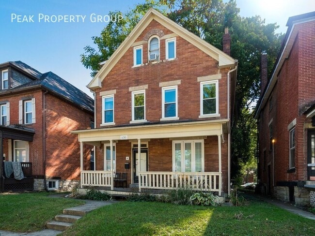 Foto del edificio - 131 W 8th Ave