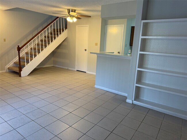 Building Photo - 2120 El Paseo St