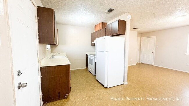 Building Photo - 631 S Crosby St