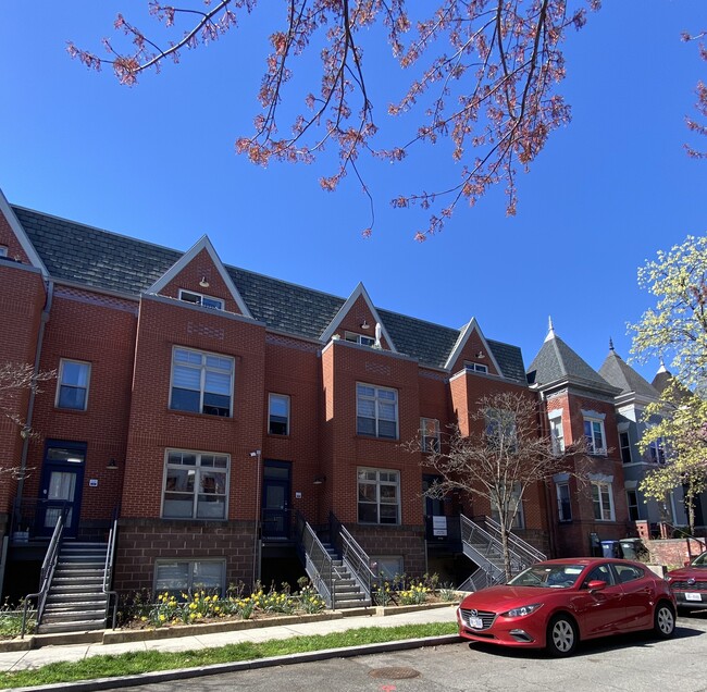 Building Photo - 2022 Flagler Pl NW