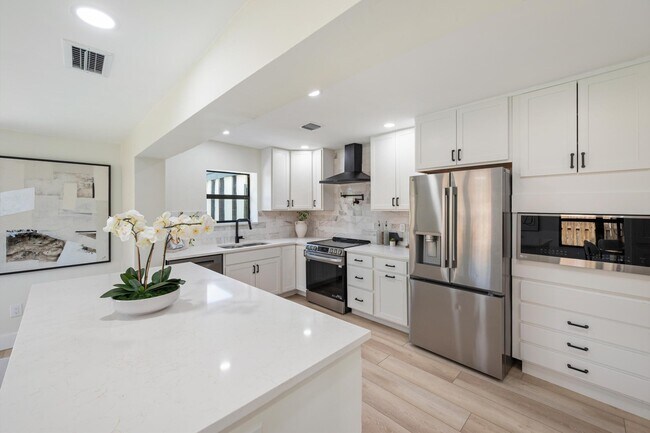 Building Photo - 8201 NW 67th Ave