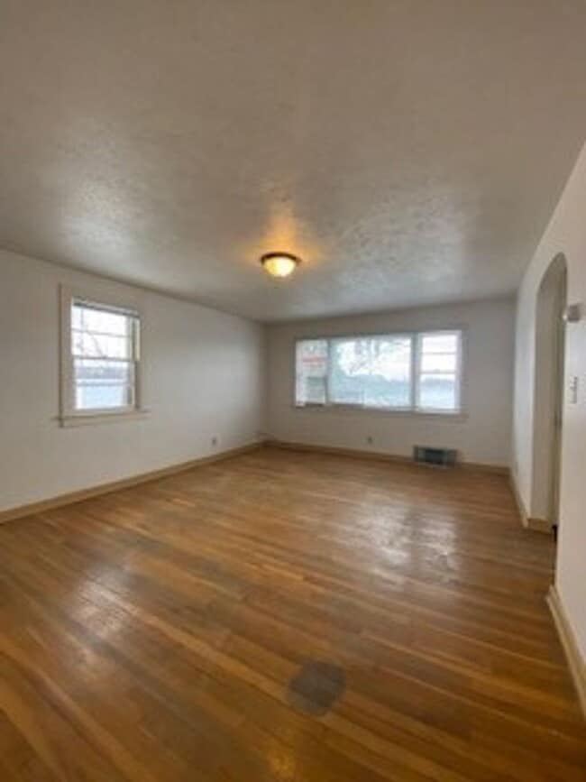 Foto del edificio - 748 N Lake St