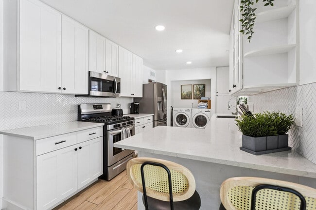 Foto del edificio - 7616 E 3rd St