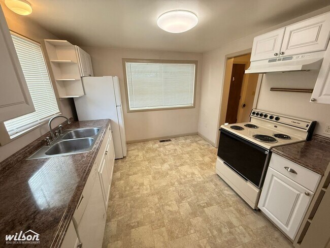 Foto del edificio - 2 Bed / 1 Bath Single-Level Home with Fenced Yard