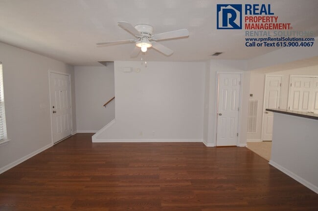 Building Photo - Wonderful 2BR/2.5BA townhome less than 1 mile to I-24!