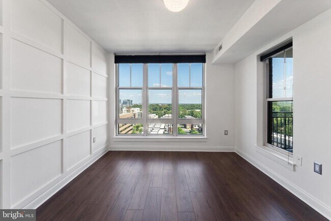 Building Photo - 11760 Sunrise Valley Dr