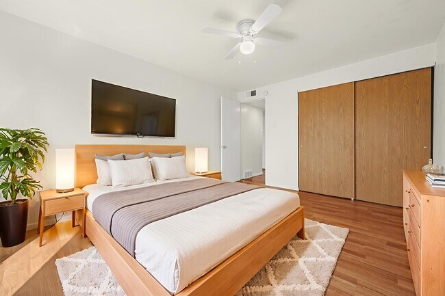 Foto del edificio - COURTYARD GARDENS APARTMENTS