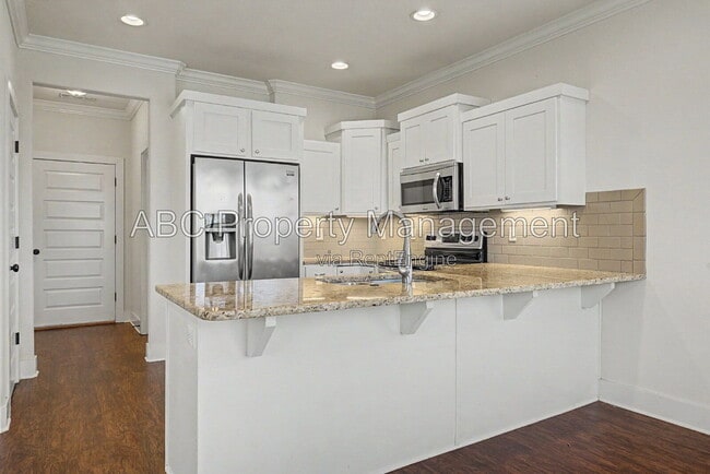 Building Photo - 3110 SW Riverstone Ave