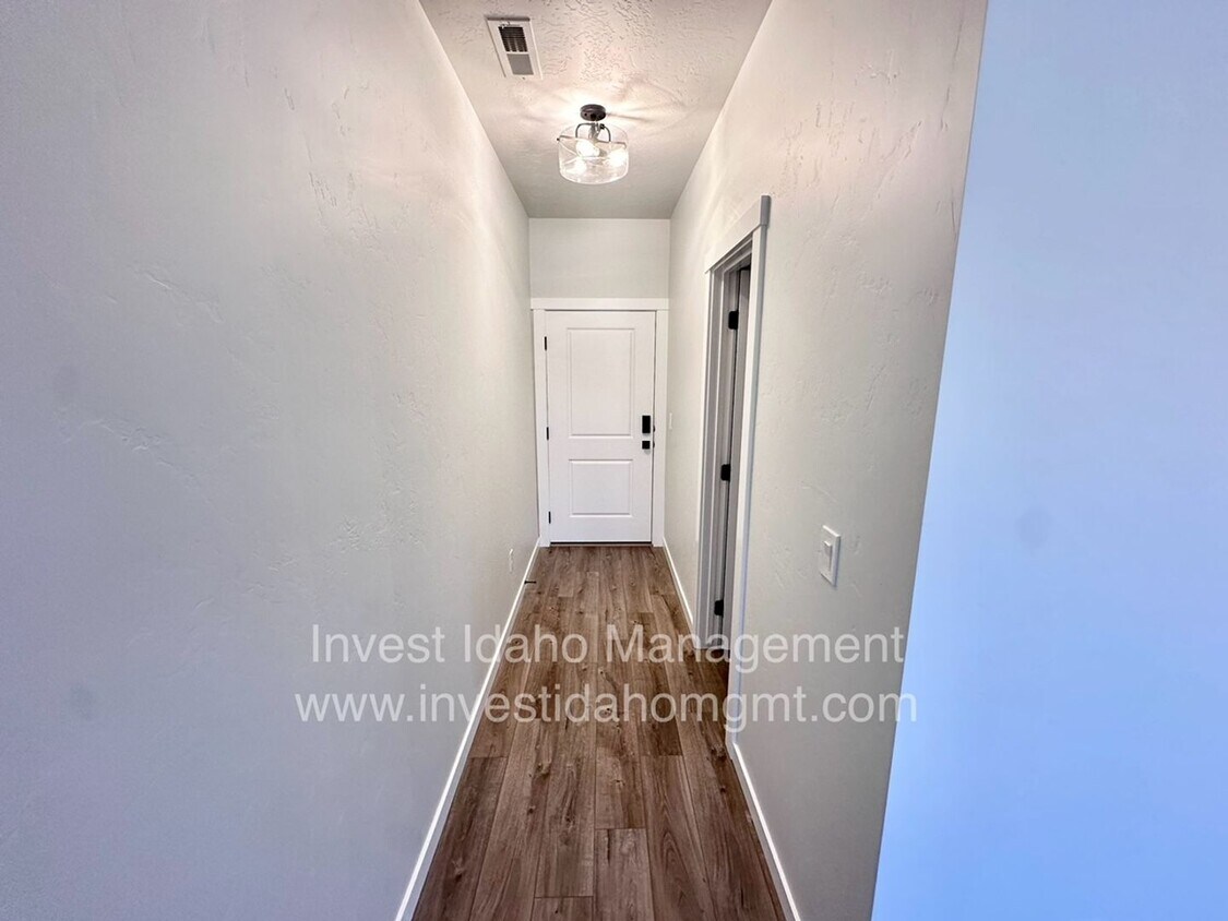 Primary Photo - Prioritize comfortable living in this Bran...