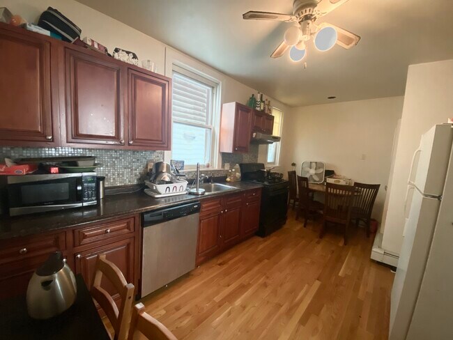 Foto del edificio - 1582 Tremont St