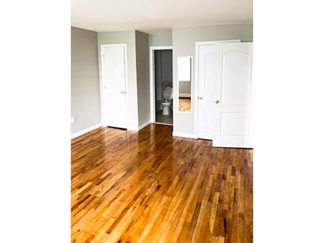 Building Photo - 3804 Bronx Blvd