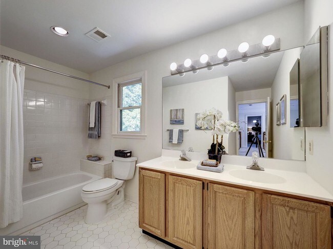 Foto del edificio - 6413 Wilson Ln