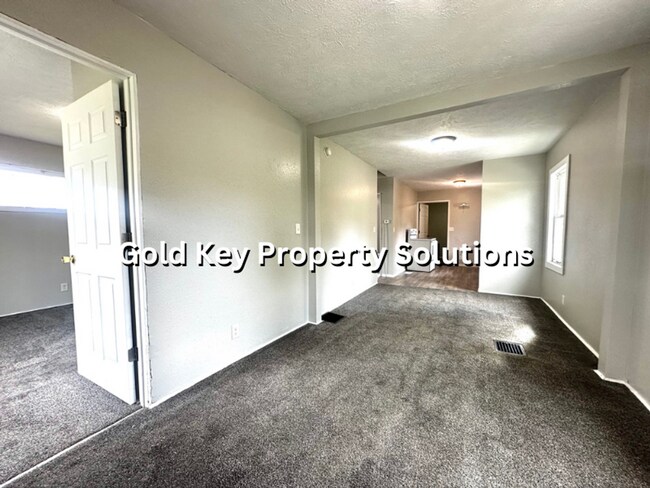 Foto del edificio - COMING SOON!! Updated 2BR / 1BR Single Fam...