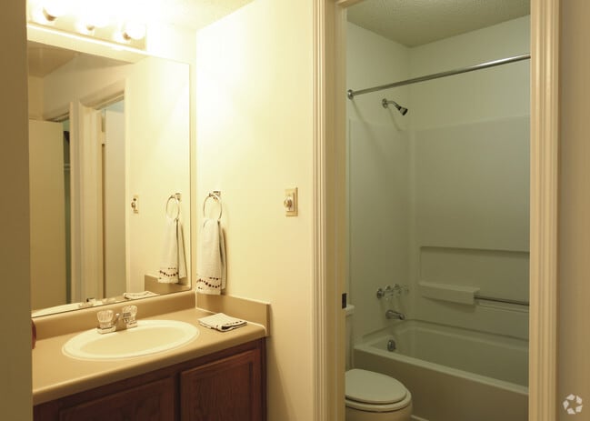 Baño - The Meadows Apartments