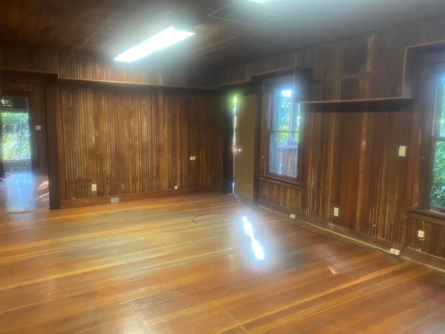 Building Photo - 850 W Napa St