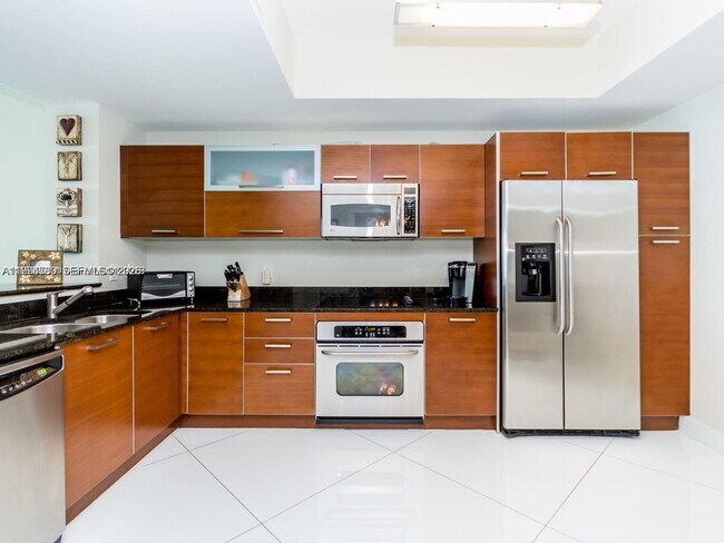 Foto del edificio - 3330 NE 190th St