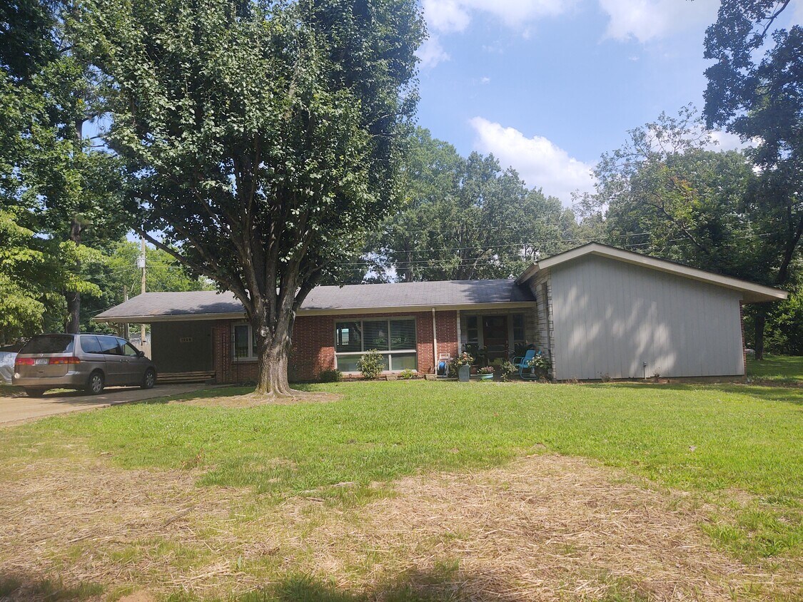 1826 Peabody St, Florence, AL 35630 House Rental in Florence, AL