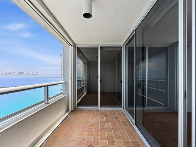 Building Photo - 1541 Brickell Ave