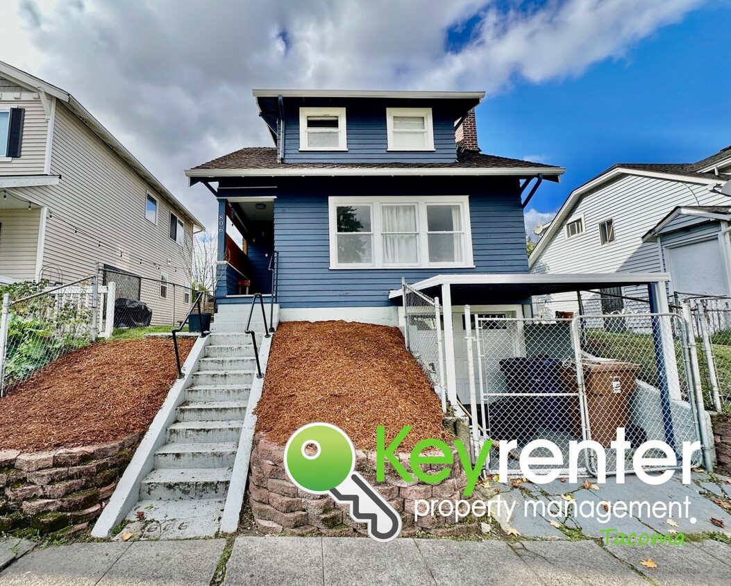 Primary Photo - Must-see Delightful Renovated Home near th...