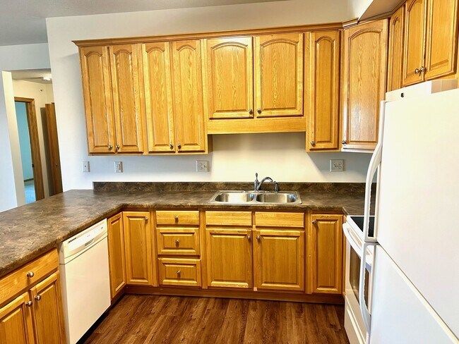 Kitchen - 121 Aspen Ln