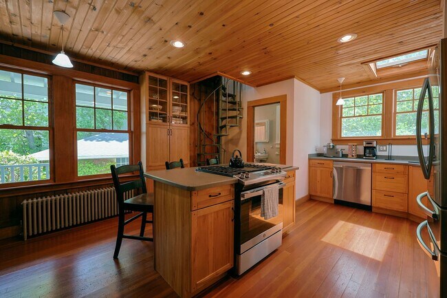 Foto del edificio - Winter Rental with Views of the Annisquam ...