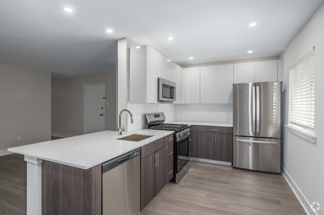 2BR, 1BA - 810SF - Kitchen - The Ridge Apartments