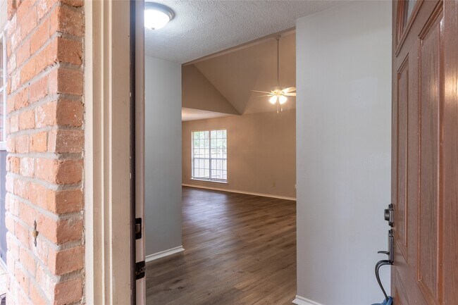 Building Photo - 76 Hickory Oak Dr