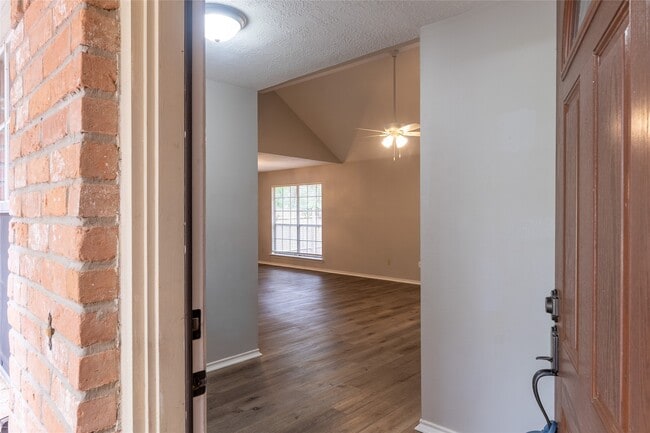 Foto del edificio - 76 Hickory Oak Dr