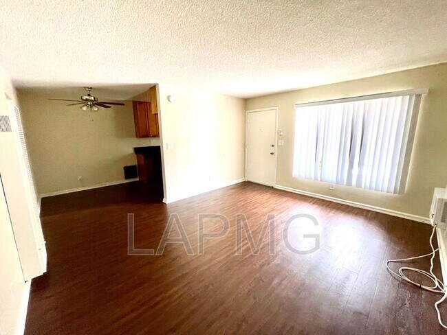 Foto del edificio - 219-221 S San Gabriel Ave