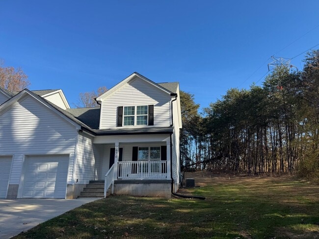 Building Photo - Lux Three Bedroom Townhouse in Sherrills Ford