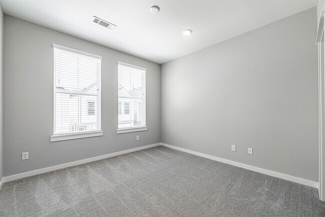 Foto del edificio - 8475 Berry Brush Ln