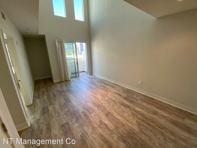 Building Photo - 3 br, 2 bath Apartment - 11929 Courtleigh ...