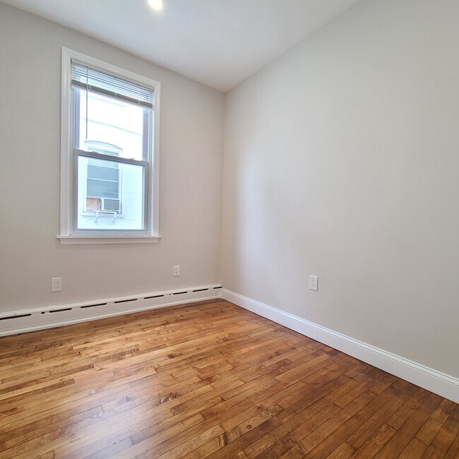 Foto del edificio - 6115 Monitor Pl