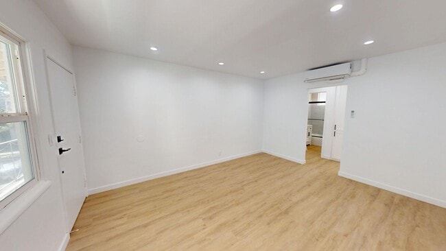 Interior Photo - 1014 N Hayworth Ave