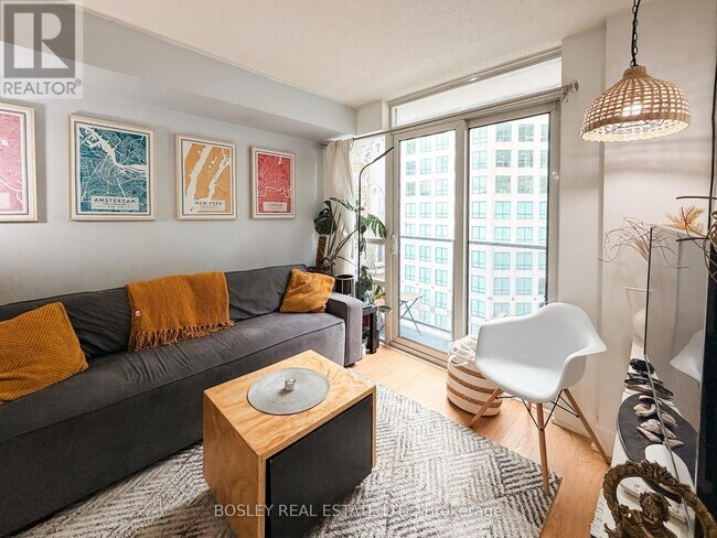 Photo du bâtiment - 20 Blue Jays Way