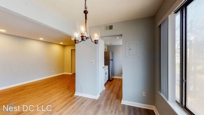 Building Photo - 2 br, 1 bath House - 1727 28th St SE Unit 204
