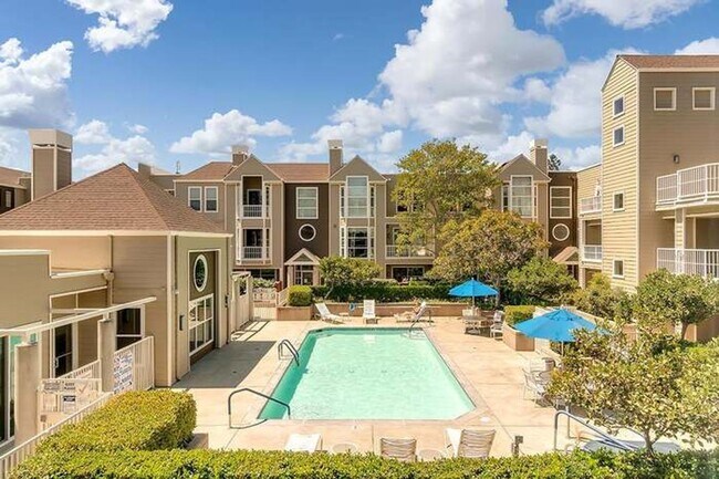 Building Photo - Serene & Pristine: 3 Bedroom, 3 Bath Bi-Level Condominium available in Central San Jose Location