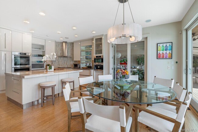 Building Photo - 316 Deerfield Rd