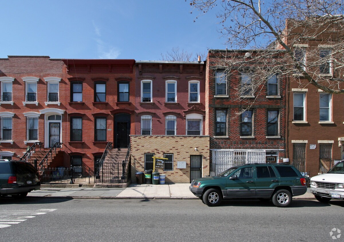 Building Photo - 114 Patchen Ave