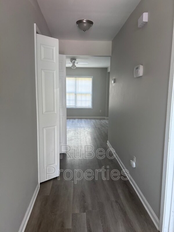 Foto del edificio - 5380 Esther Ln