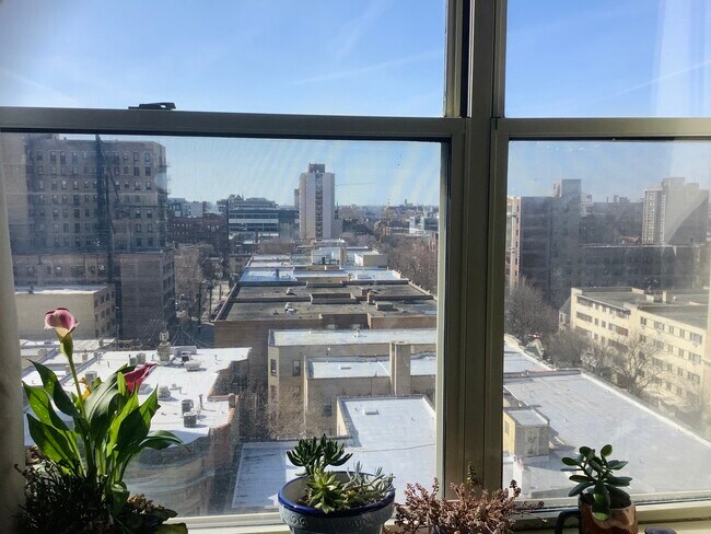 Foto del edificio - 3033 N Sheridan Rd