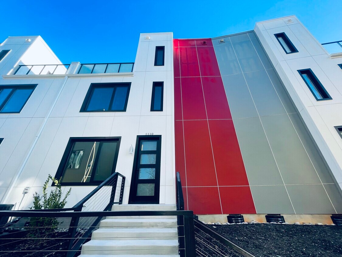 Front Entrance - 1110 Nova St