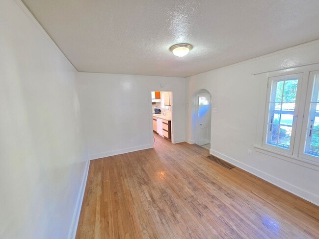 Building Photo - DU HOUSE FOR RENT