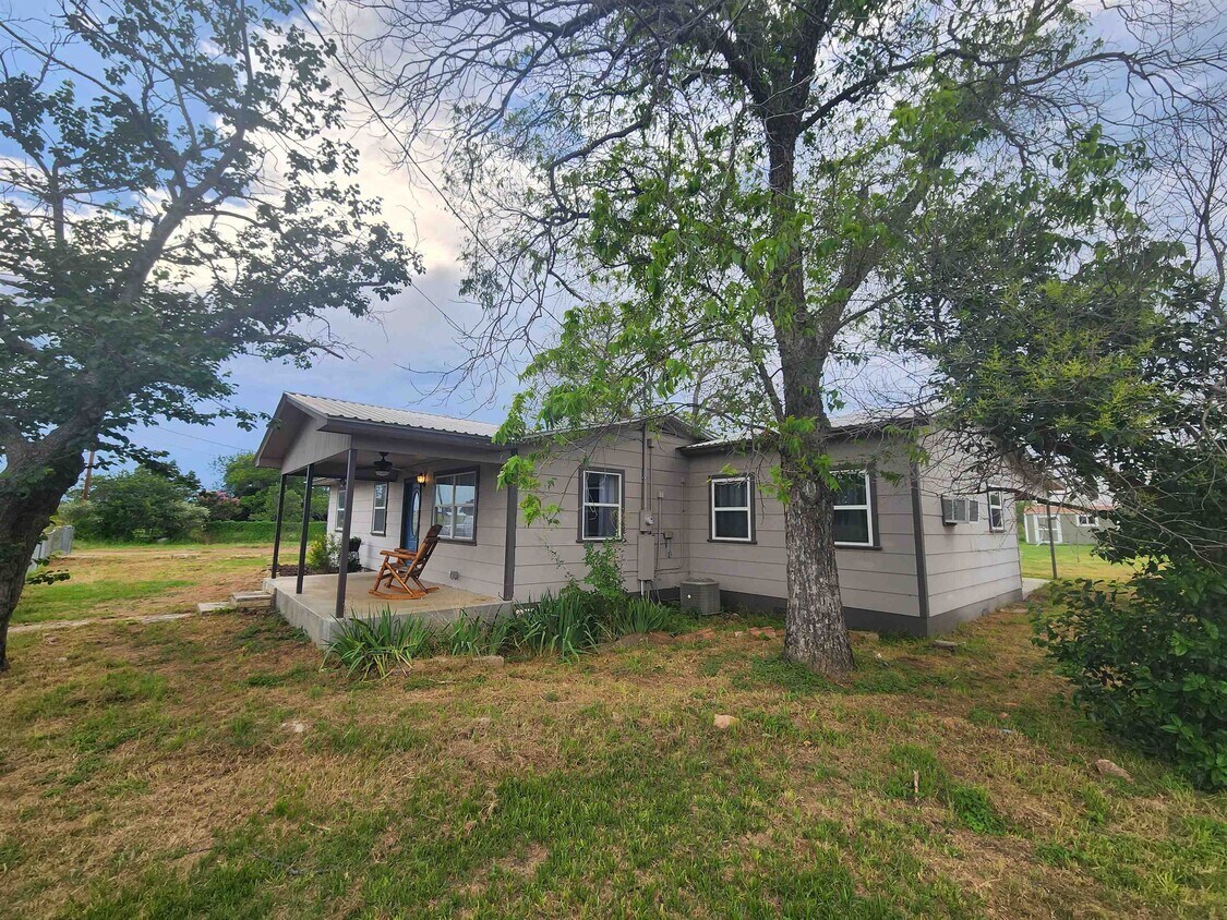 Primary Photo - 624 CR 408
