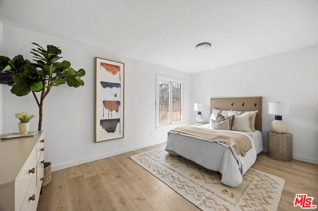 Building Photo - 1510 W 52nd St