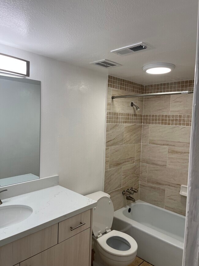 Foto del edificio - 435 E Creekside Cir
