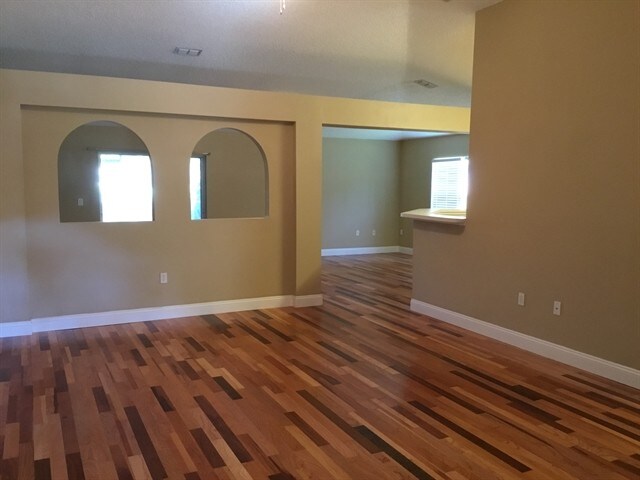 Building Photo - 1667 Vista Lake Cir