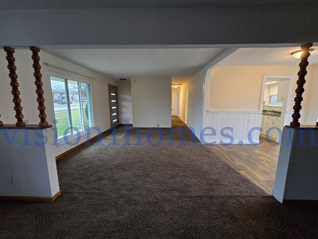 Foto del edificio - 433 Lewis Blvd