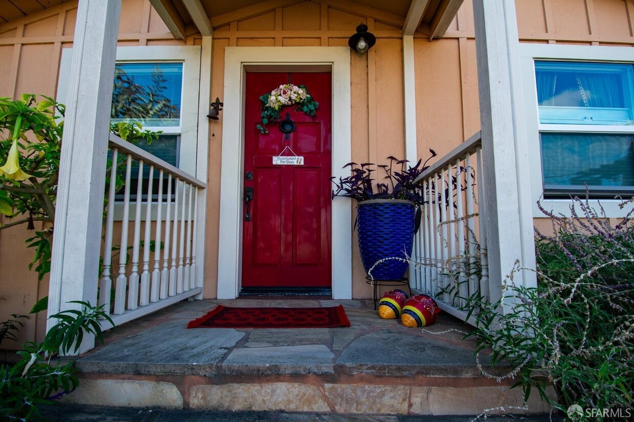 Primary Photo - 40 Encina Ave