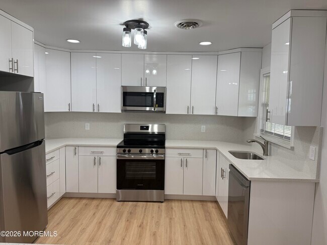 Building Photo - 12 Juniper Ln